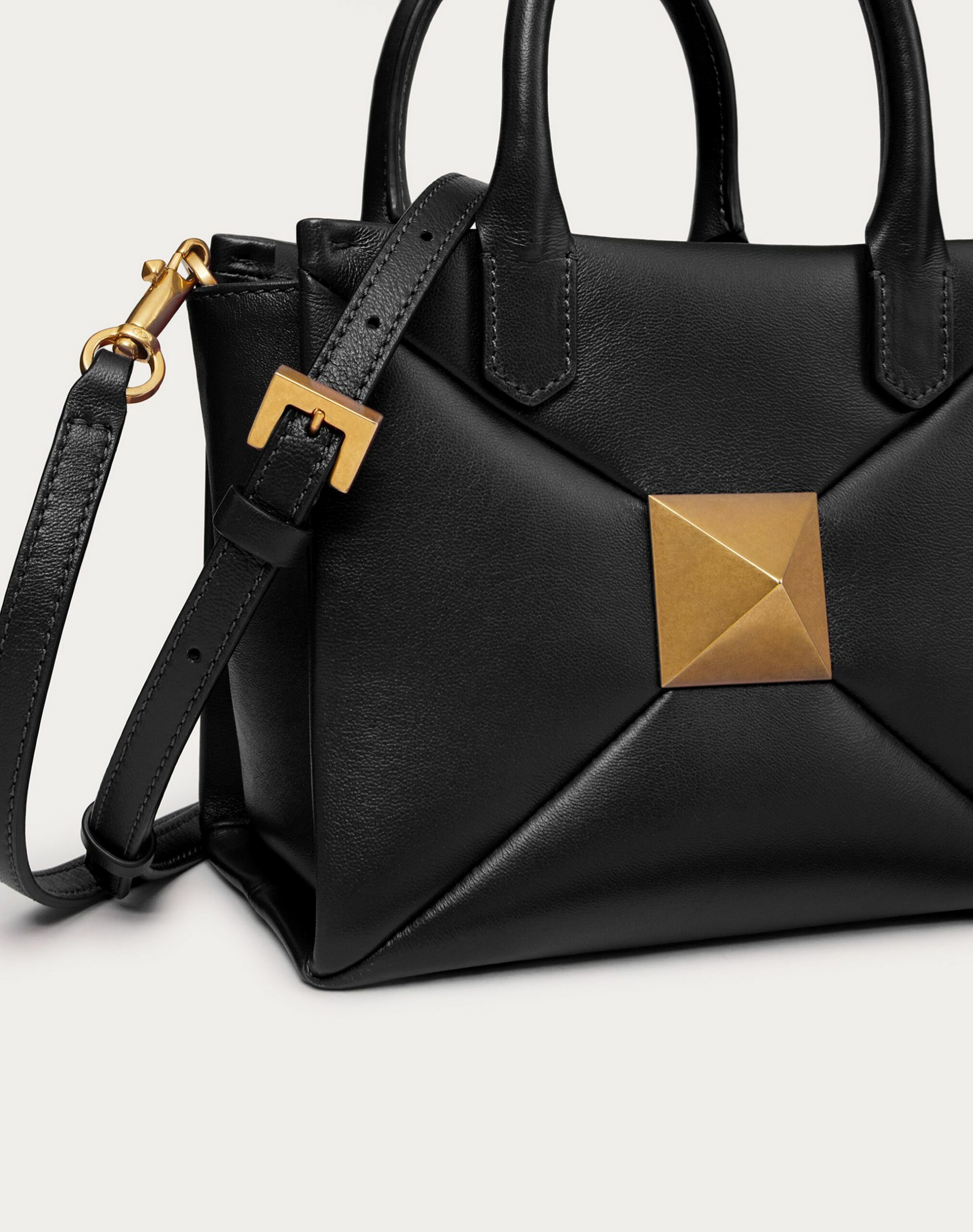Valentino Small One Stud Nappa Handbag Black (1W2B0K59HHX0NO)