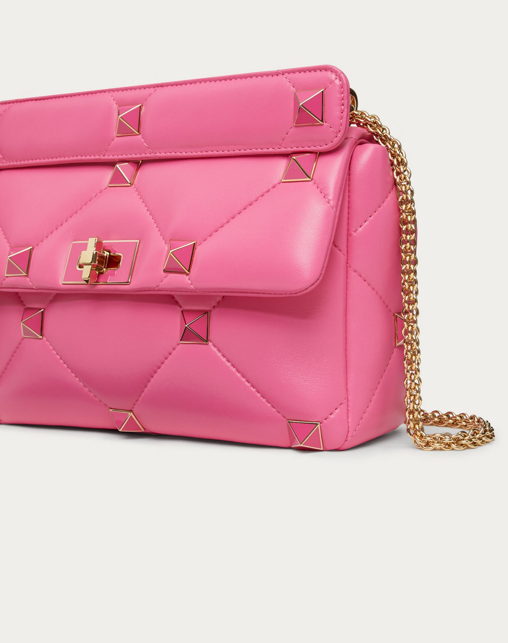 Valentino Large Roman Stud The Shoulder Bag In Nappa With Chain And Enamelled Studs Pink (XW2B0I60PTHHW4)