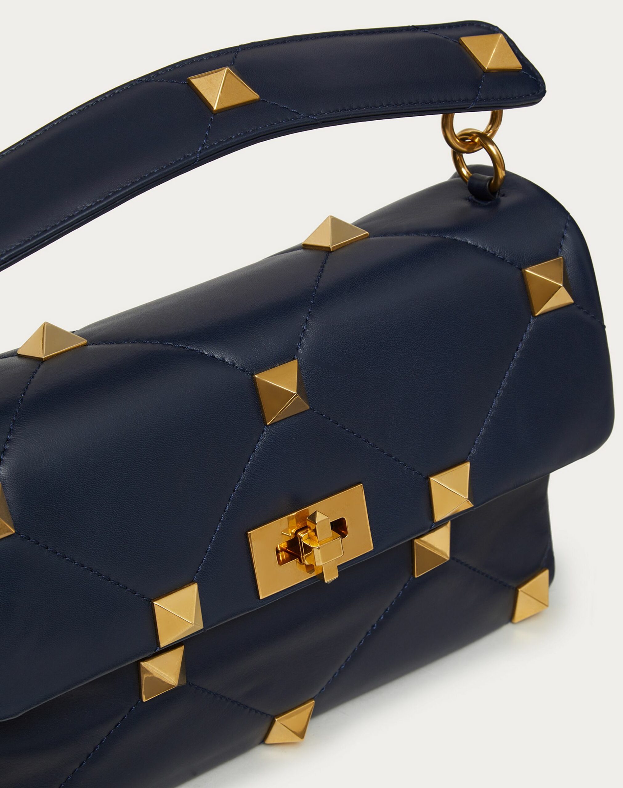 Valentino Large Roman Stud The Shoulder Bag In Nappa With Chain Marine (WW2B0I60BSFM30)