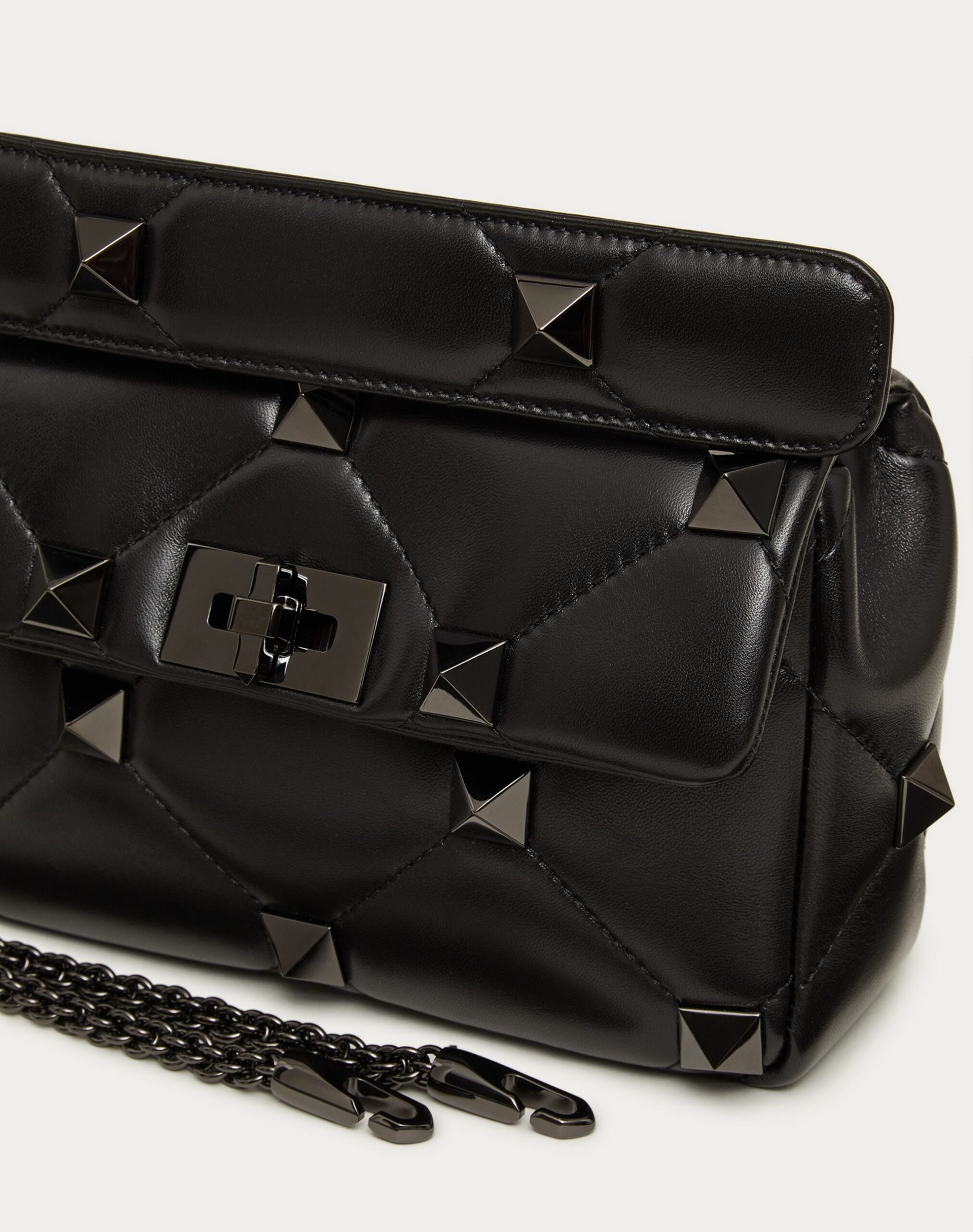 Valentino Medium Roman Stud The Shoulder Bag In Nappa With Chain And Tone-on-tone Studs Black (1W2B0I82LWB0NO)