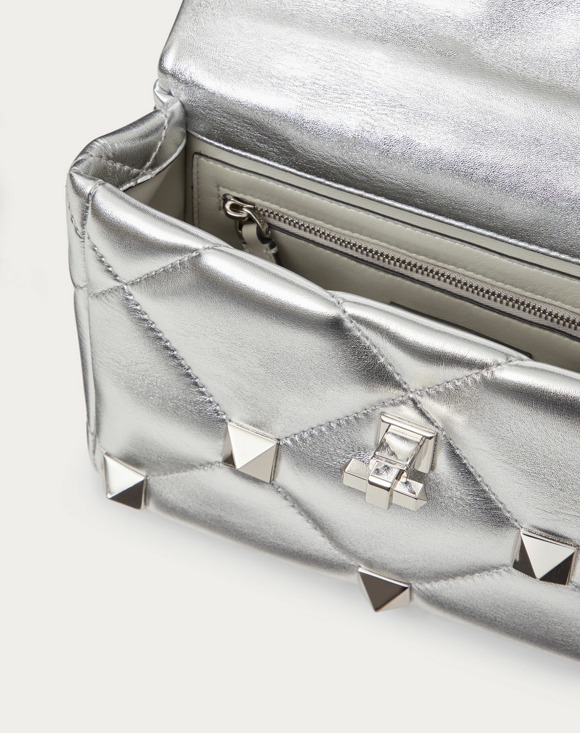 Valentino Medium Roman Stud The Shoulder Bag In Metallic Nappa With Chain Silver (XW2B0I82MIES13)