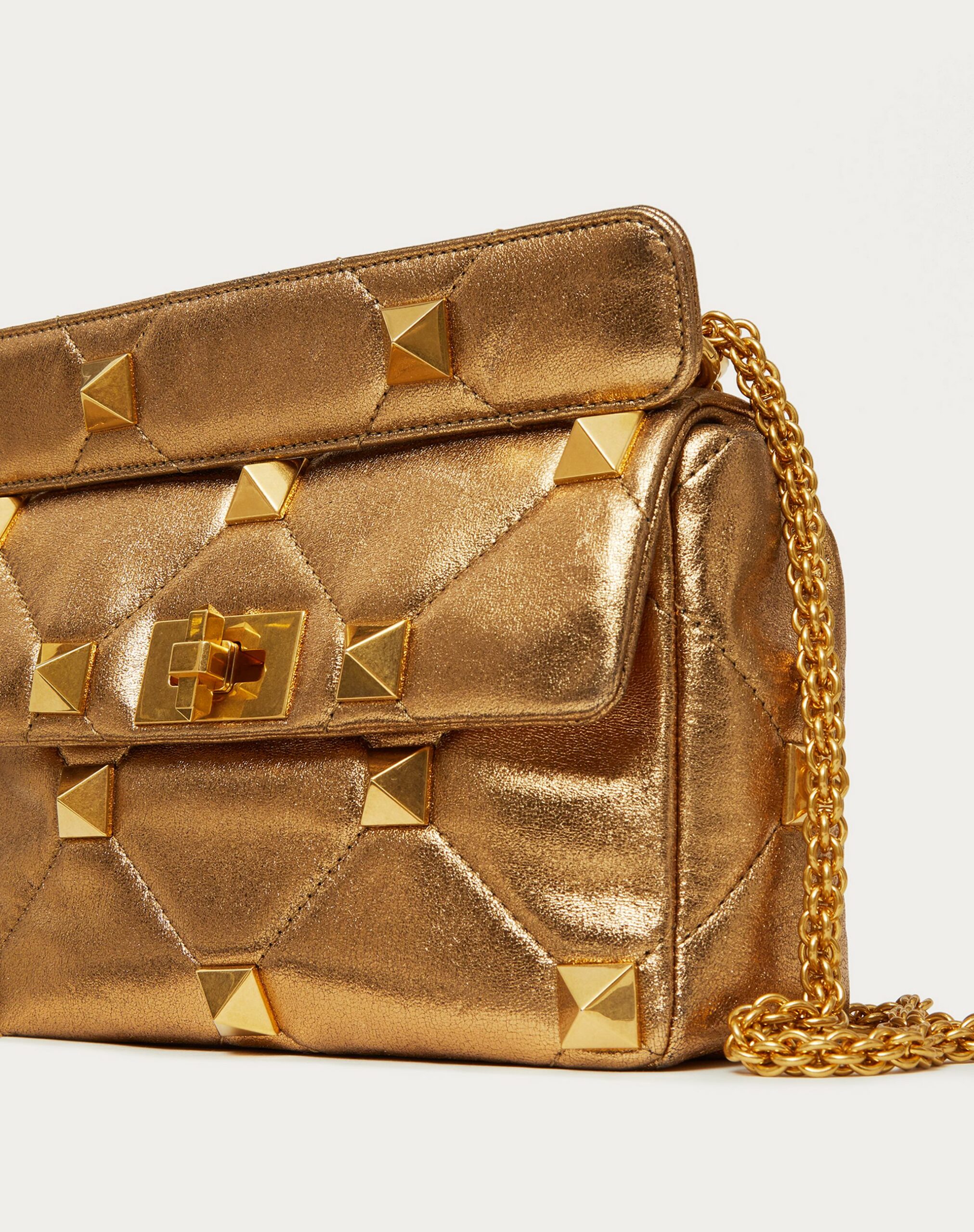 Valentino Medium Roman Stud The Shoulder Bag In Metallic Nappa With Chain Antique Brass (WW2B0I82IETKM5)