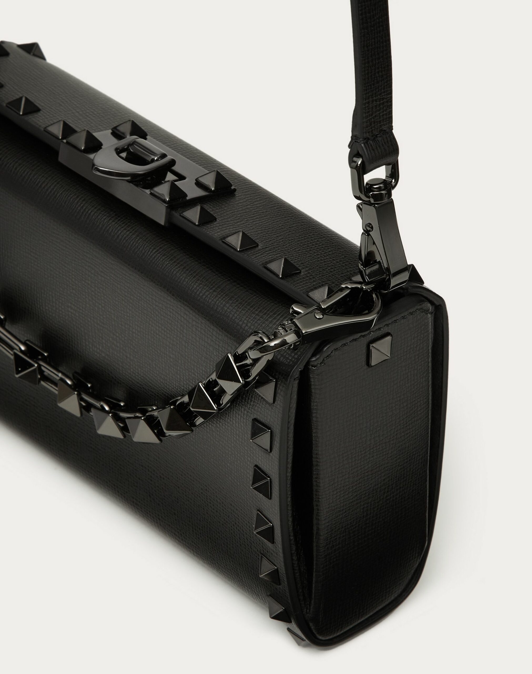 Valentino Rockstud Grainy Calfskin Clutch Black (WW0B0J89HCR0NO)