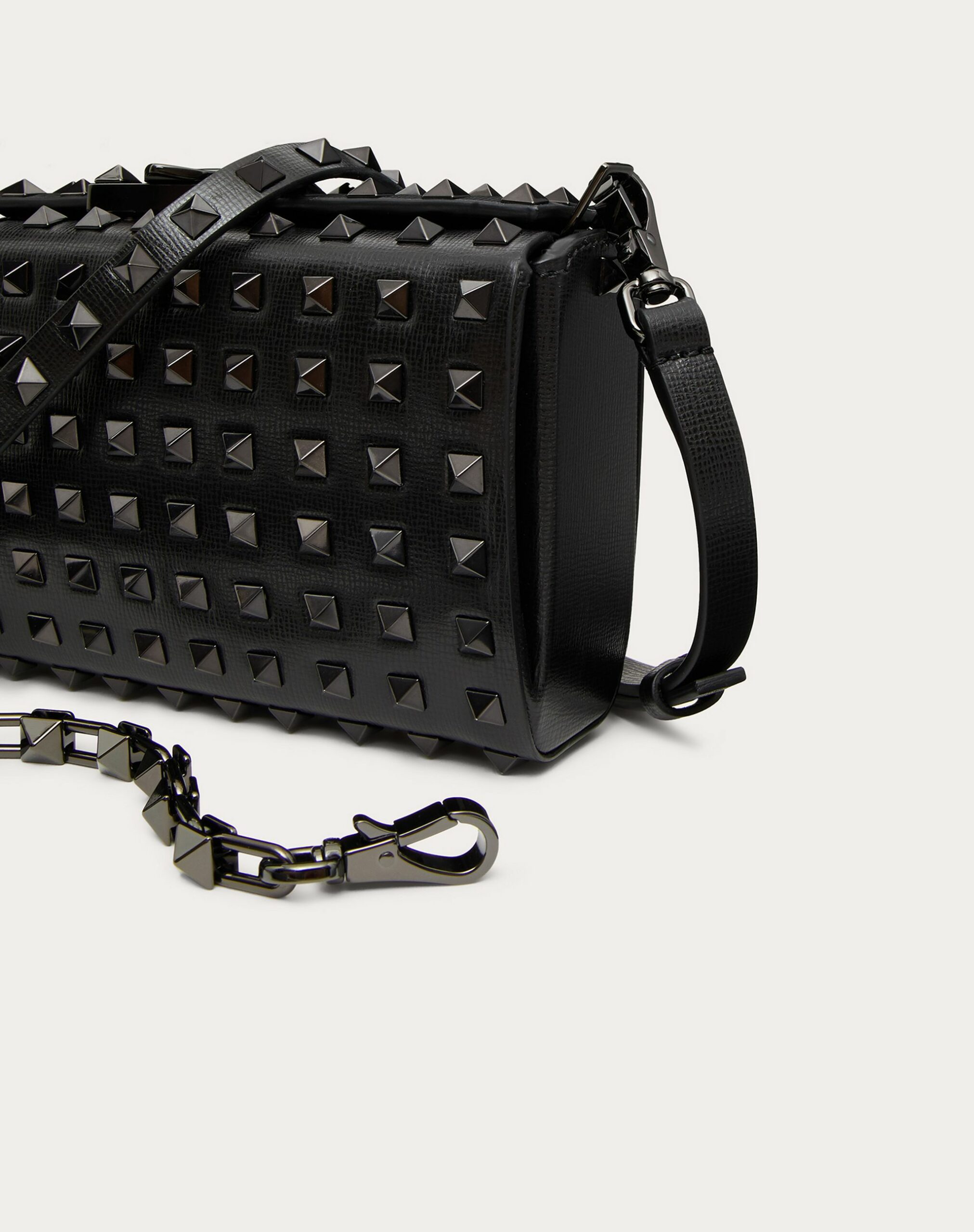 Valentino Rockstud Grainy Calfskin Clutch With All-over Studs Black (WW0B0J89IJA0NO)