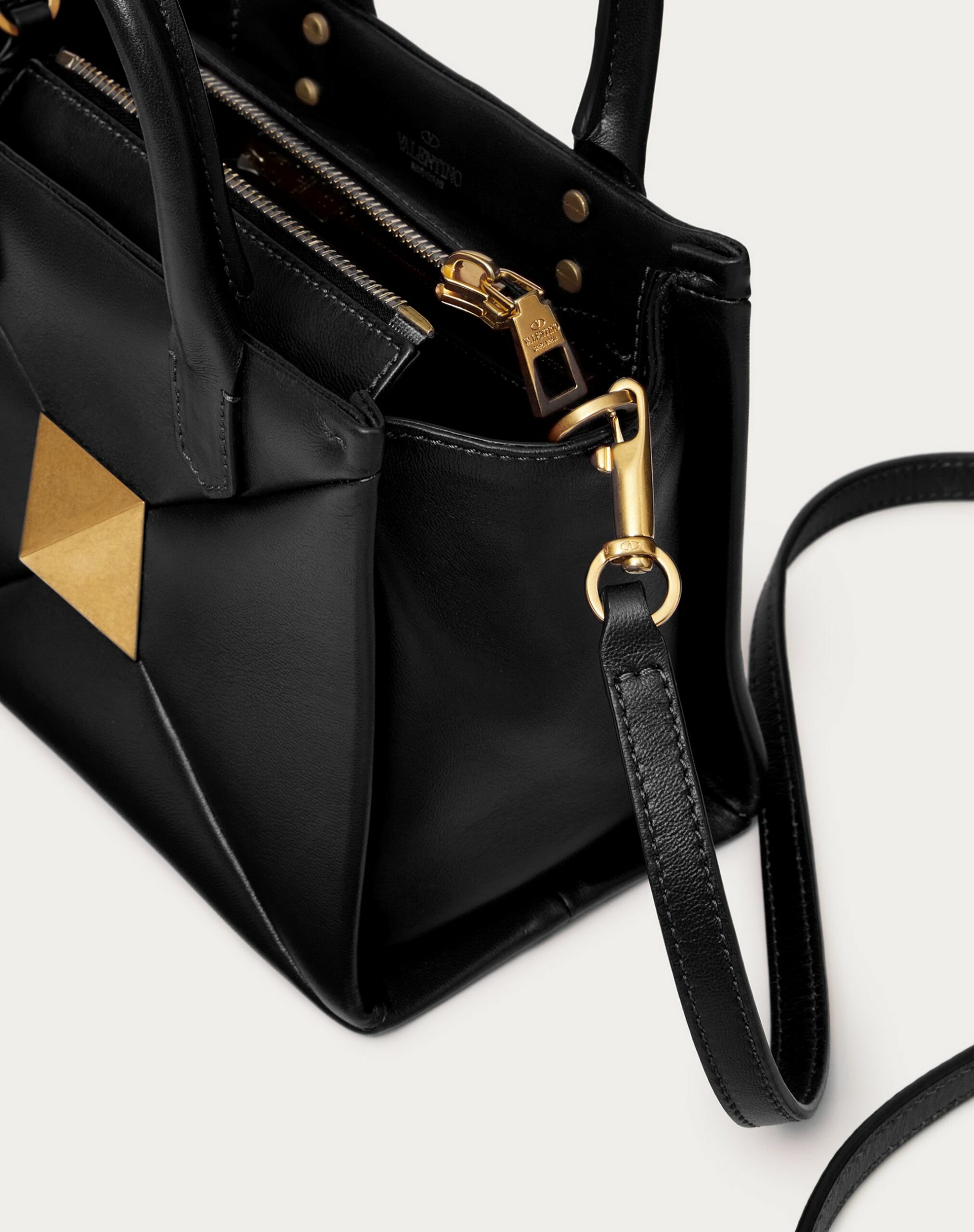 Valentino Small One Stud Nappa Handbag Black (1W2B0K59HHX0NO)